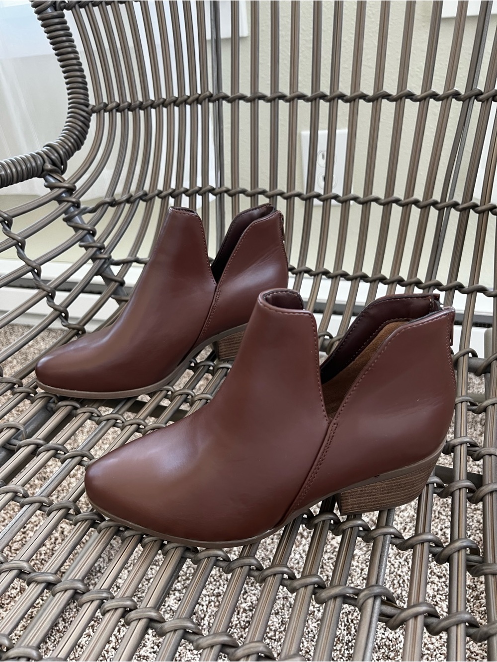 New Cushionaire Women's Faux Leather Ankle Brown Boots Size 8 - Picture 3 of 11